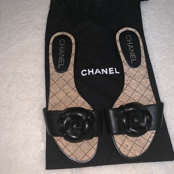 CHANEL Shoes - Auth Chanel Camellia Sandal